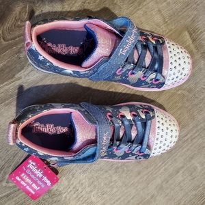 Sketchers Girls Light Up Sneakers (Size 1)
